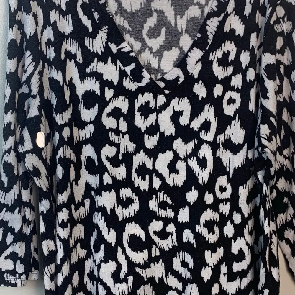 Ruby Rd. Black and White Pattern Handkerchief Style Top Size XL - Picture 2 of 6